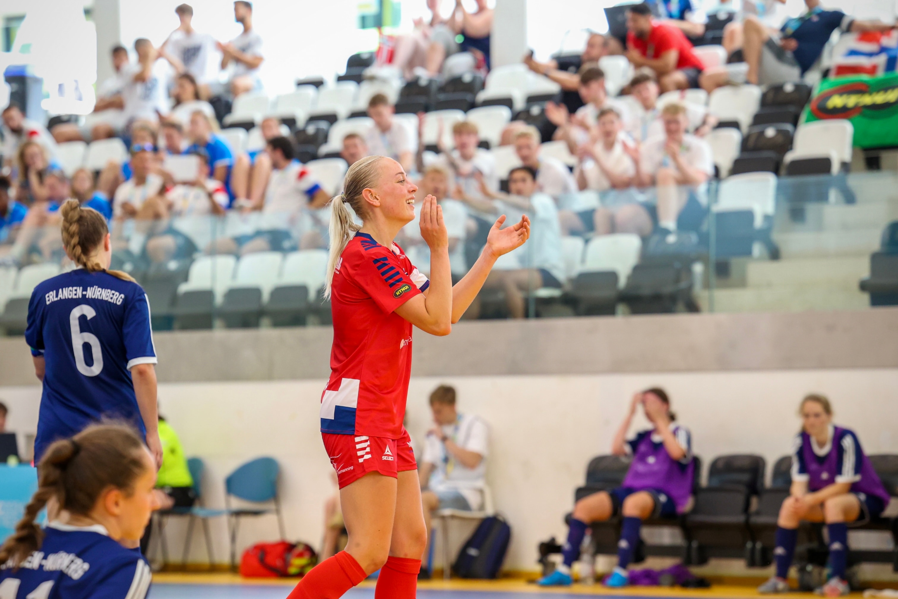 Landslagsspiller roser Hege
